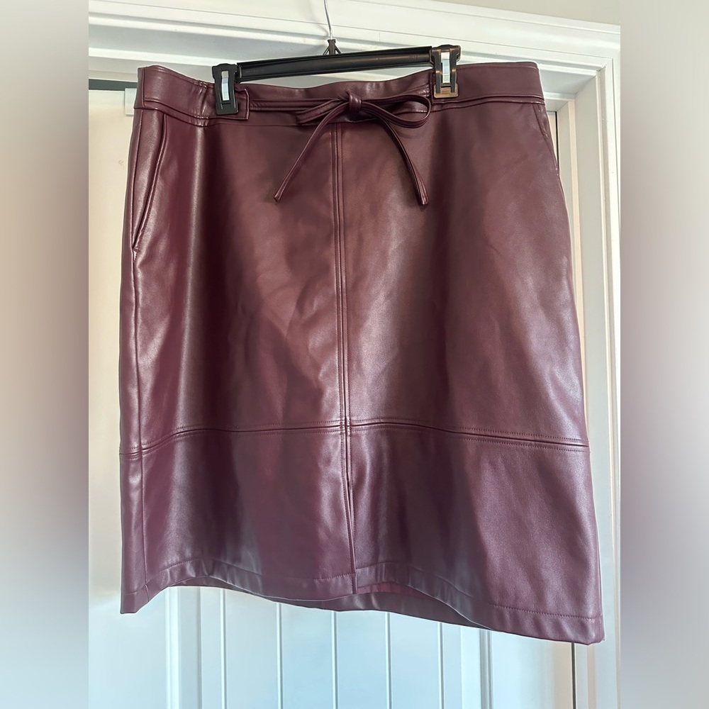 Women’s‎ Liz Claiborne 14W Burgundy Wine Faux Leather Skirt - Picture 3 of 11